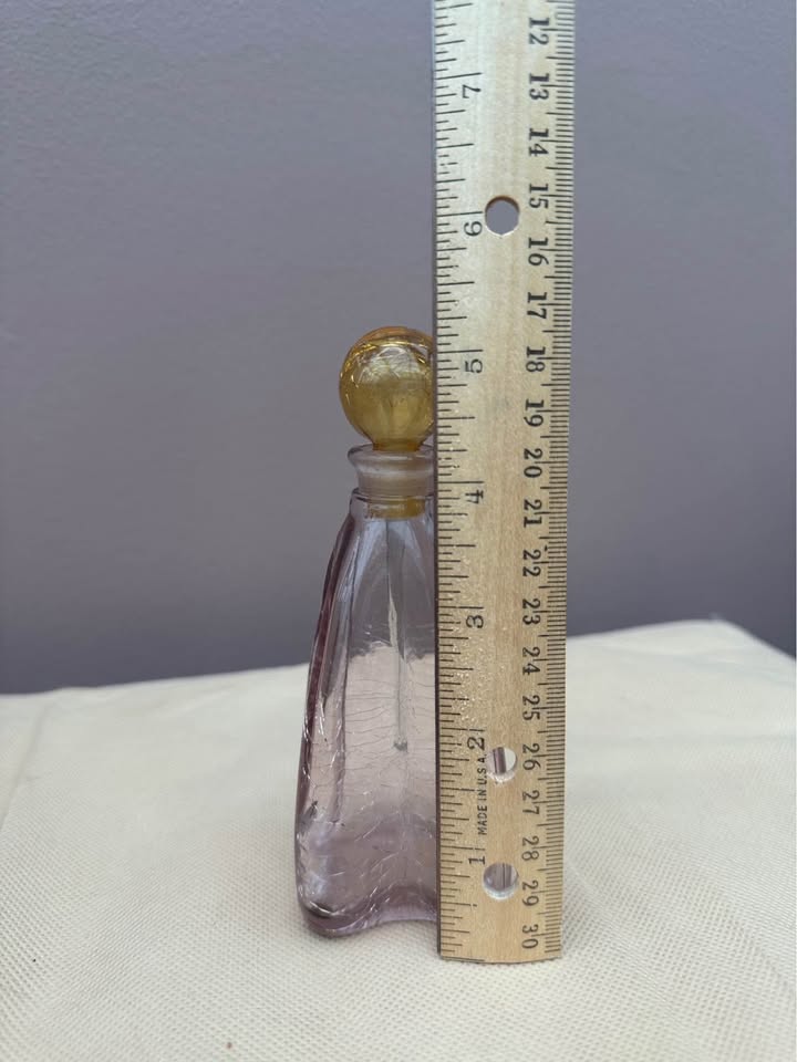 Beautiful Glass Perfume Bottle - photo 4