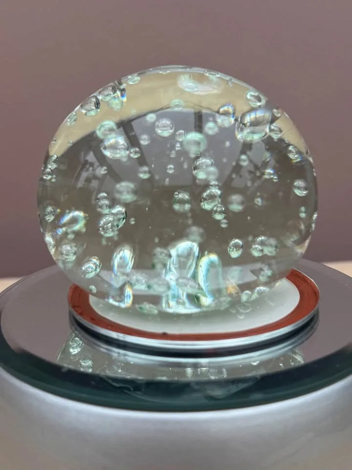 Beautiful Clear Glass Paperweight image indicator(2)