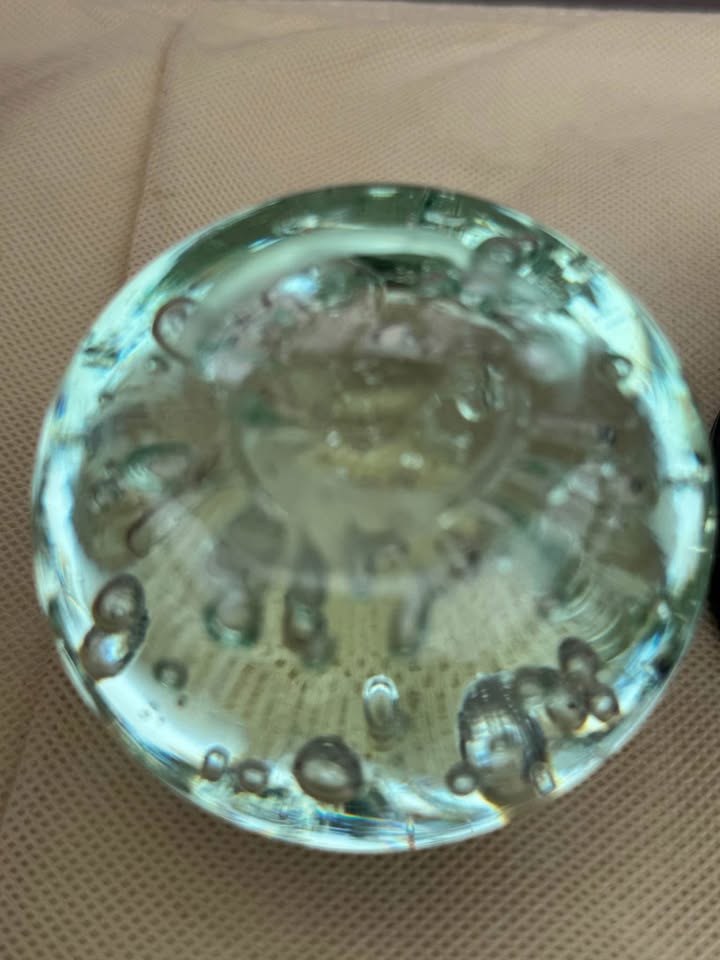 Beautiful Clear Glass Paperweight - photo 3