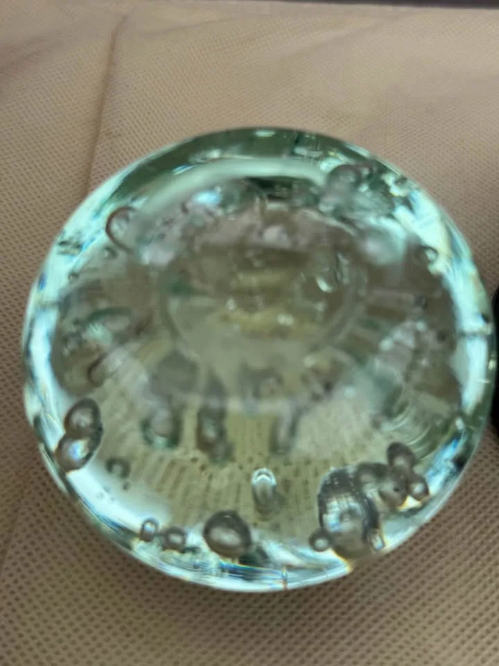 Beautiful Clear Glass Paperweight image indicator(3)