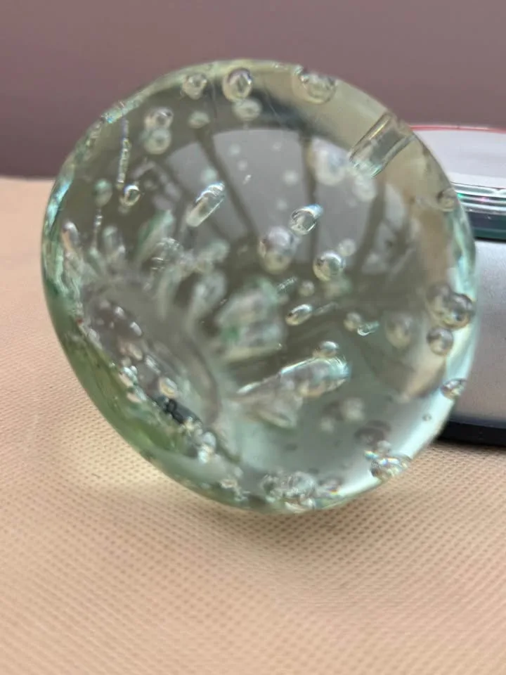 Beautiful Clear Glass Paperweight image indicator(5)