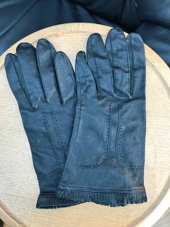 Black Leather Ladies Gloves thumbnail