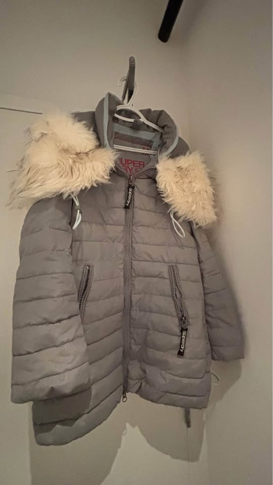 Superdry winter jacket with white fur - photo 2
