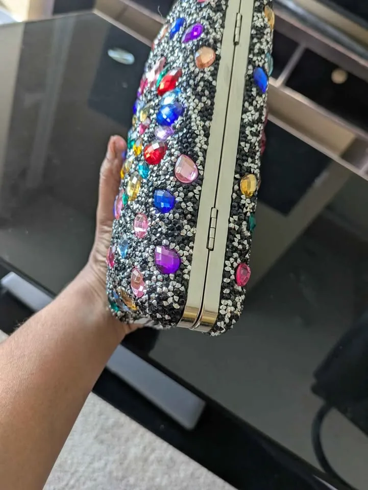 Brand new rhinestone embellished evening clutch image indicator(8)