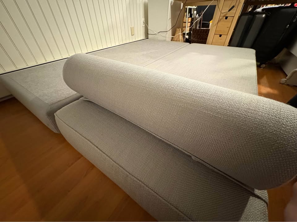 CB2 Sleeper sofa and day bed Queen size (64 X 80 inch expanded) - photo 4