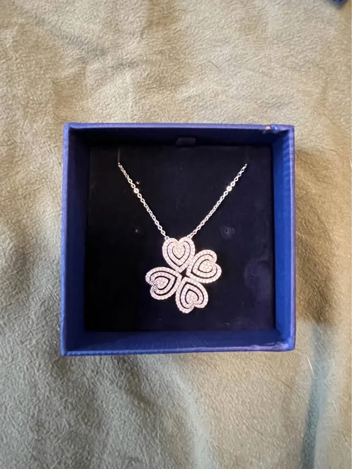 Swarovski Crystal Four Leaf Clover Necklace image indicator(2)