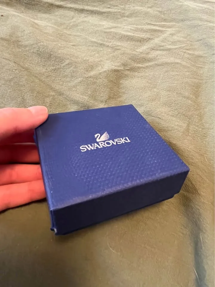 Swarovski Crystal Four Leaf Clover Necklace image indicator(3)