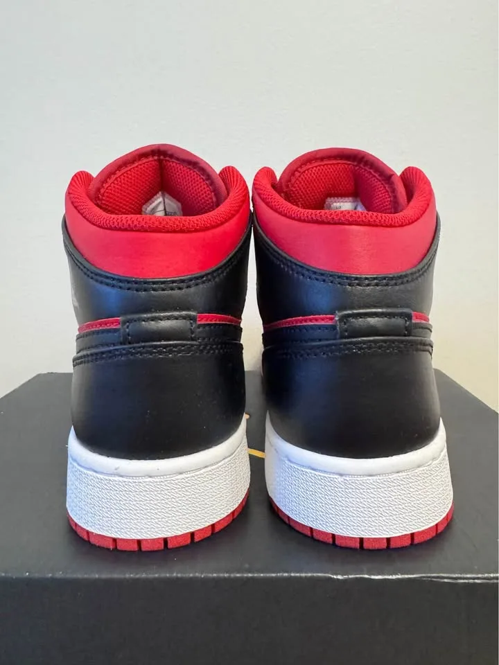 Brand new Nike Air Jordan 1 mid (GS) Size 5.5Y red & black image indicator(3)