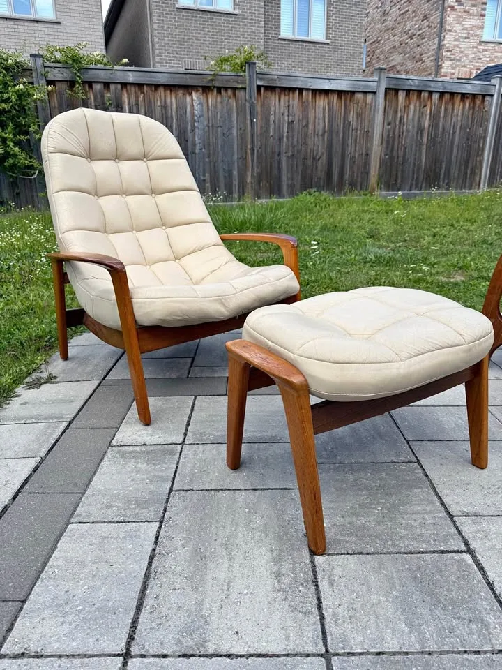 Mcm huber scoop chair and ottoman thumbnail
