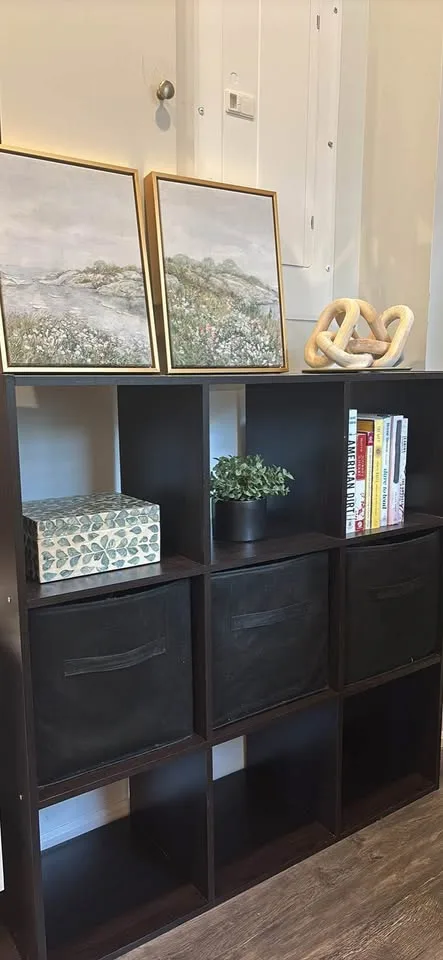 9-cube Dark Shelf for sale! image indicator(3)