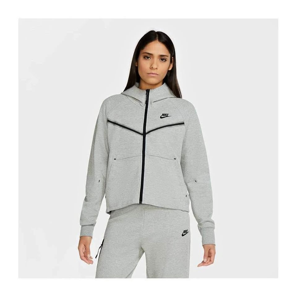 NIKE WOMEN’S TECHFLEECE
