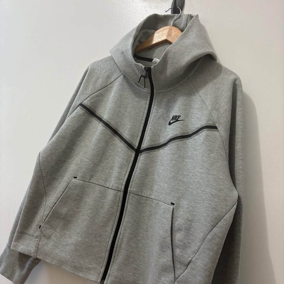 NIKE WOMEN’S TECHFLEECE - photo 3