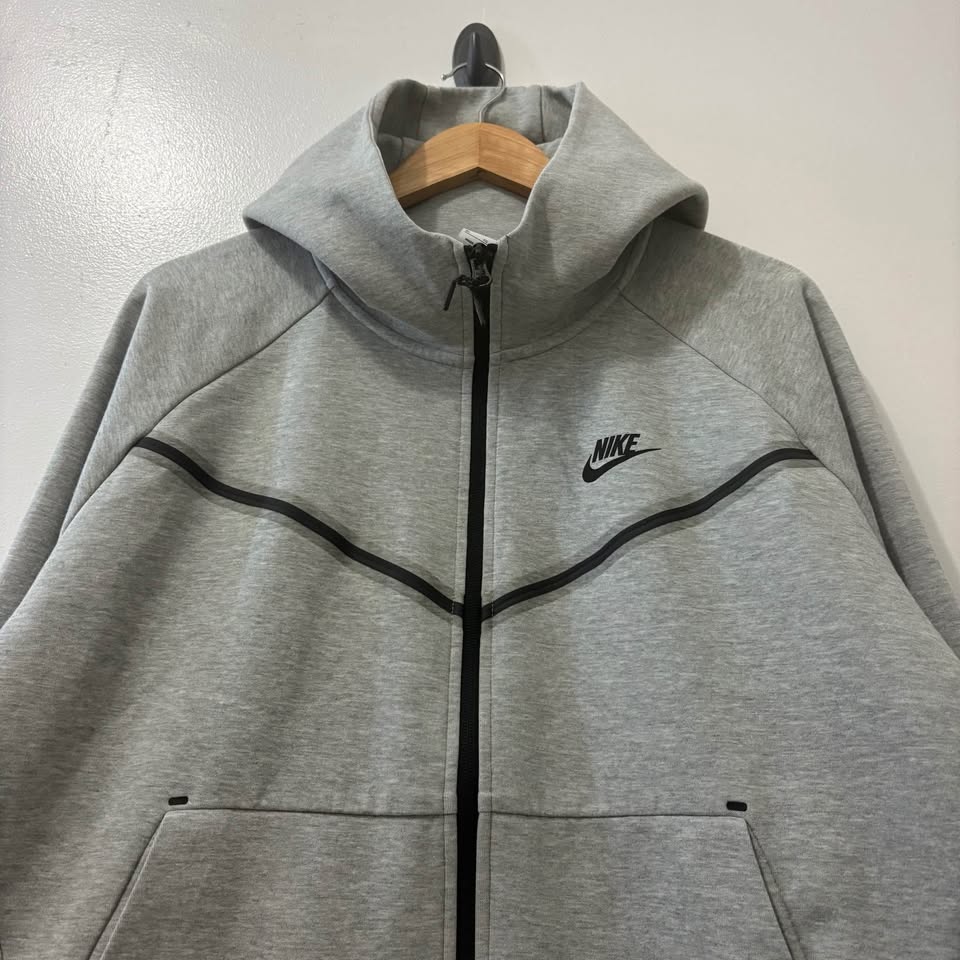 NIKE WOMEN’S TECHFLEECE - photo 4