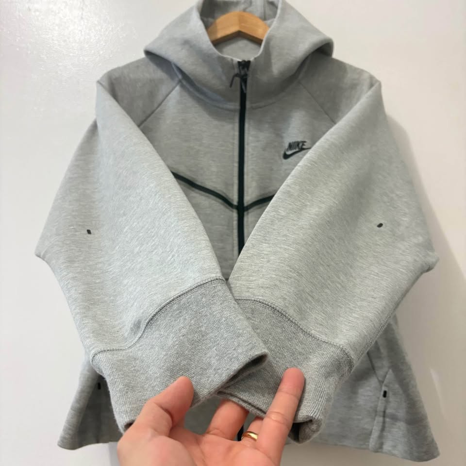 NIKE WOMEN’S TECHFLEECE - photo 5