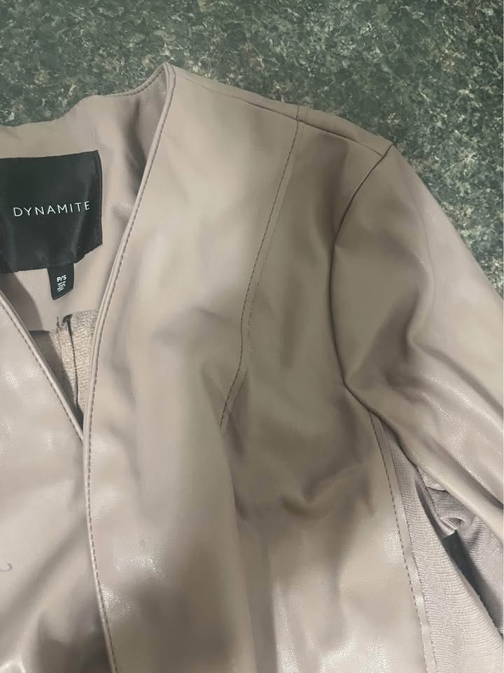 Neutral tone leather jacket - photo 5