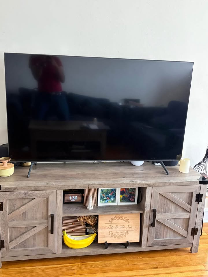 58 inch Samsung TV - photo 2