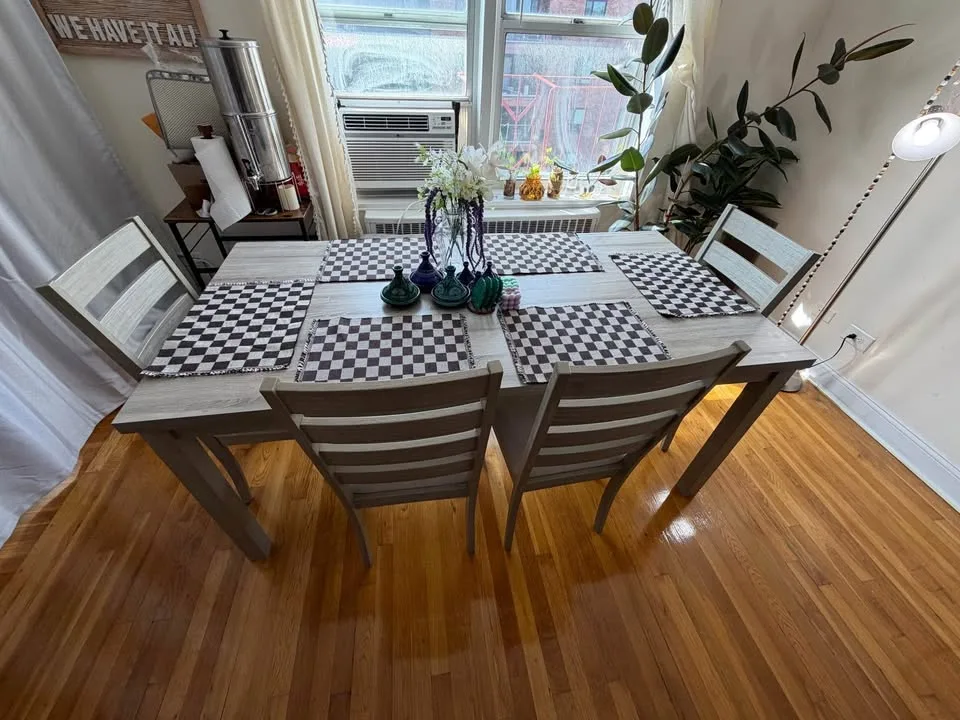 Gray Oak Dining Set image indicator(3)