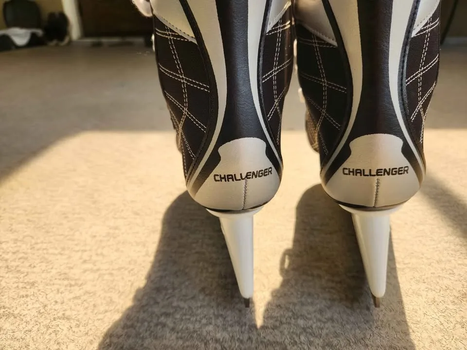 Bauer Challenger Junior Hockey Skate Size 7.5 image indicator(5)