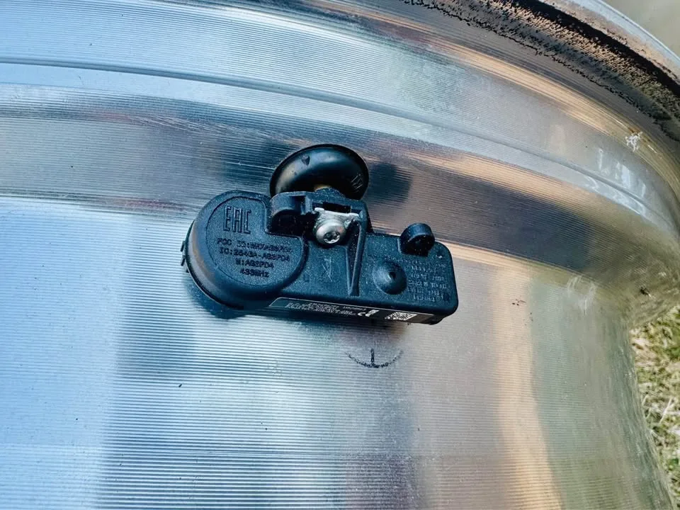 22” GMC Sierra Denali Factory Rims & TPMS image indicator(5)