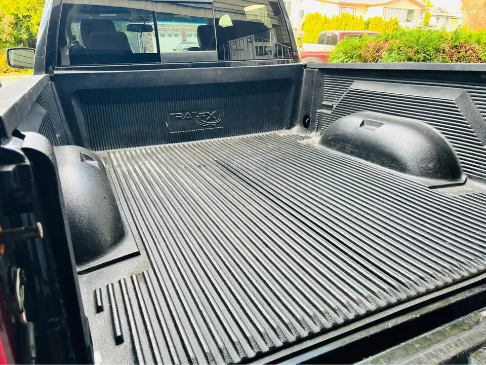 Delivery Truck Moving Furniture Sale image indicator(2)