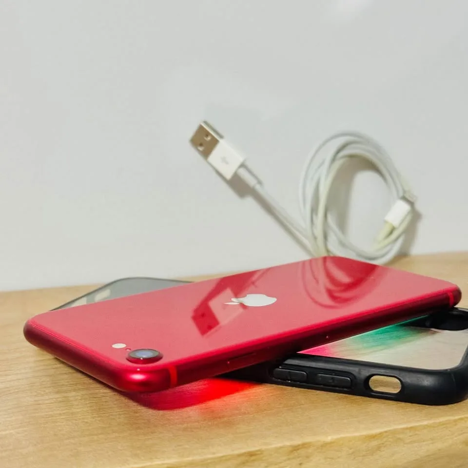 iPhone SE 2nd Gen 64gb Product Red Edition 🧡 image indicator(3)
