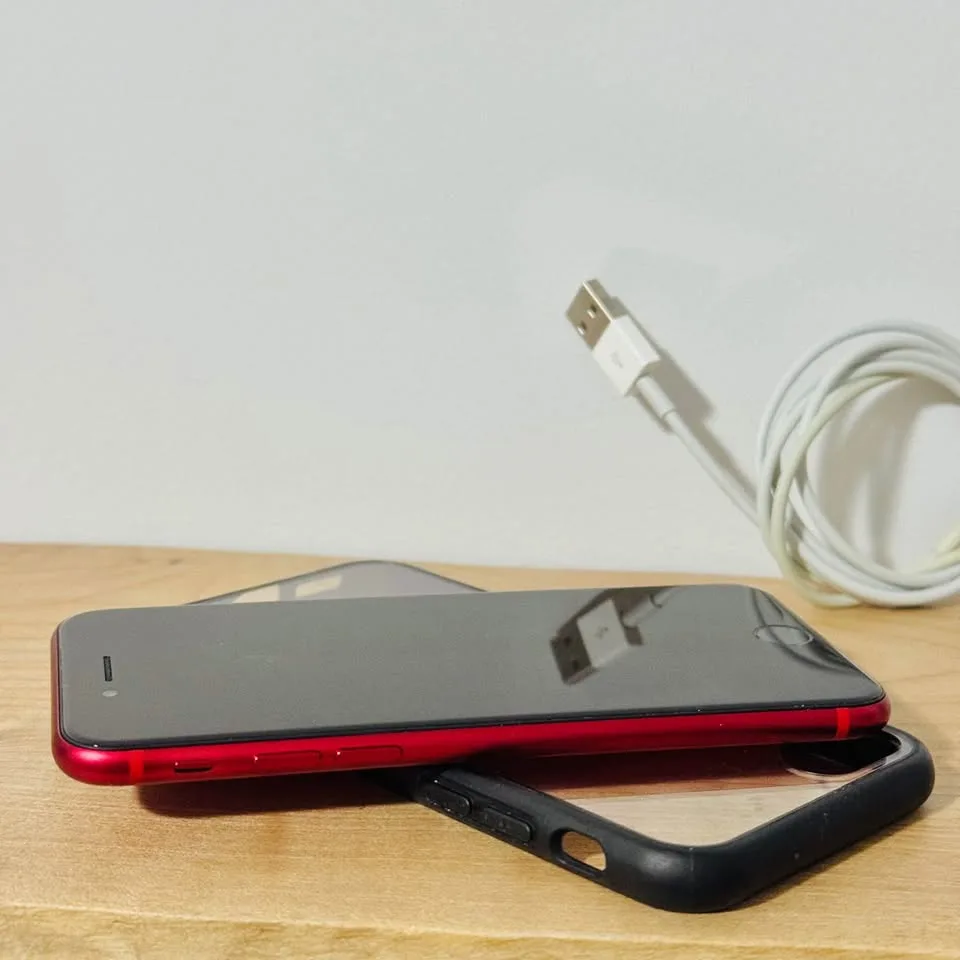 iPhone SE 2nd Gen 64gb Product Red Edition 🧡 image indicator(4)