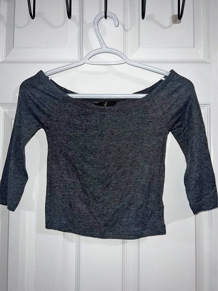 Off the shoulder crop tops small thumbnail