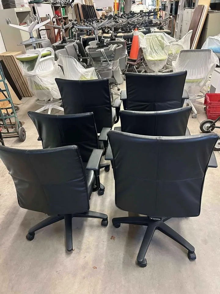 Steelcase Black Leather Height Adjustable Office Chairs image indicator(2)