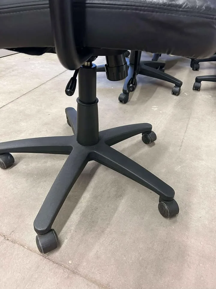 Steelcase Black Leather Height Adjustable Office Chairs image indicator(8)