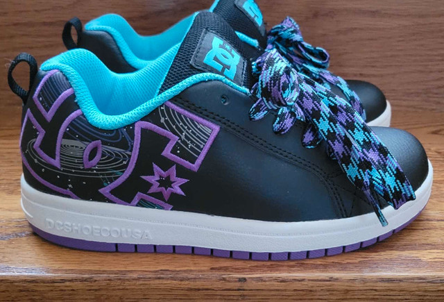 youth DC shoes , size 5