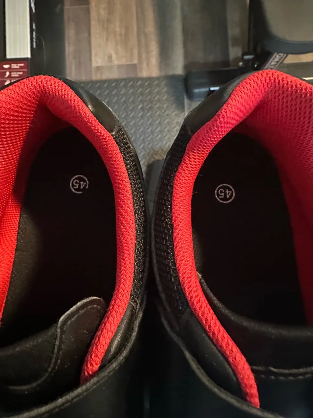 Peleton Shoes image indicator(2)