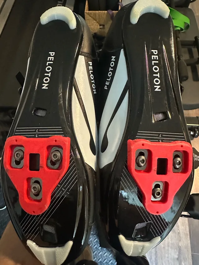 Peleton Shoes image indicator(3)