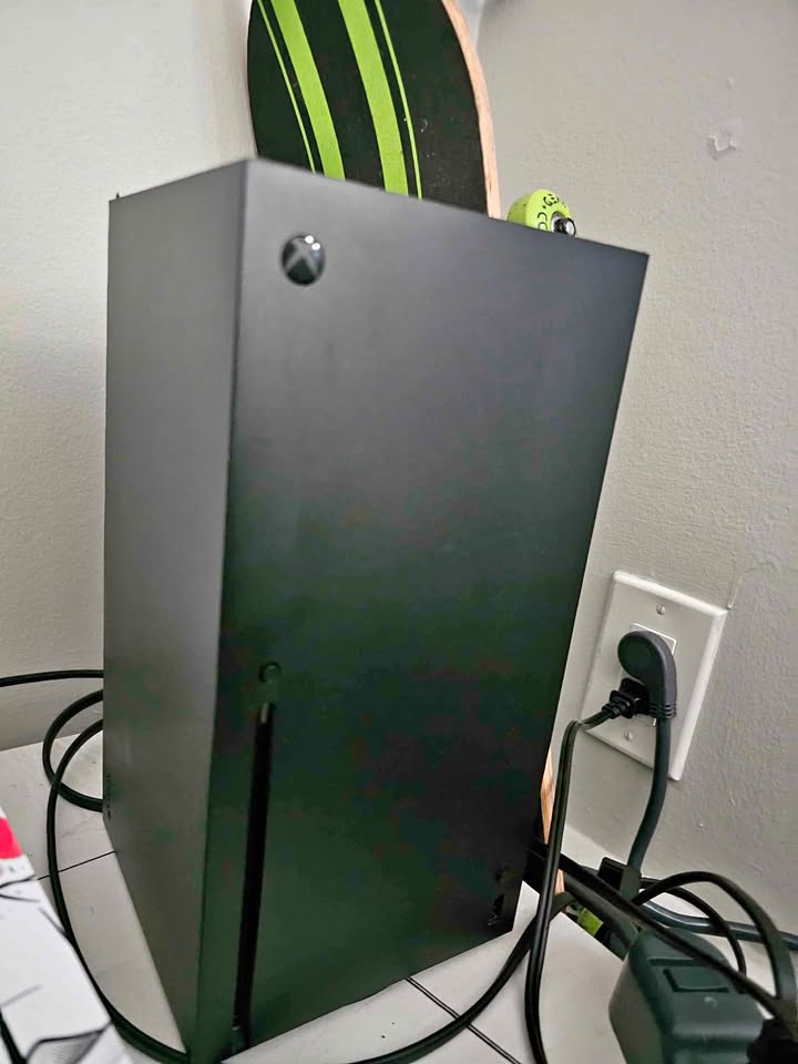 Like New Xbox Series X Bundle