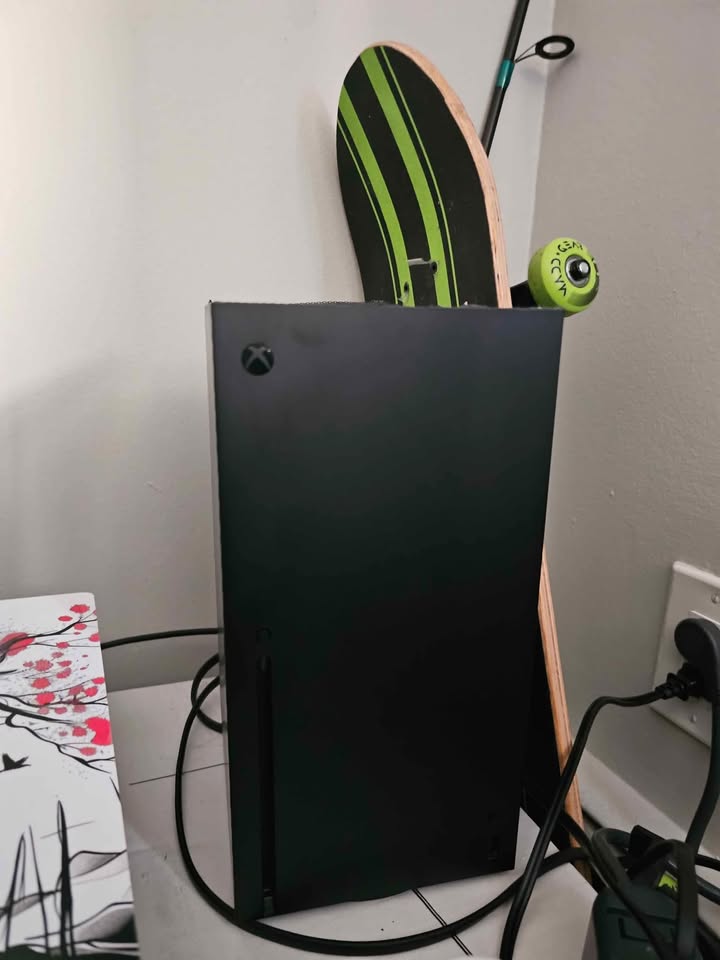 Like New Xbox Series X Bundle - photo 2