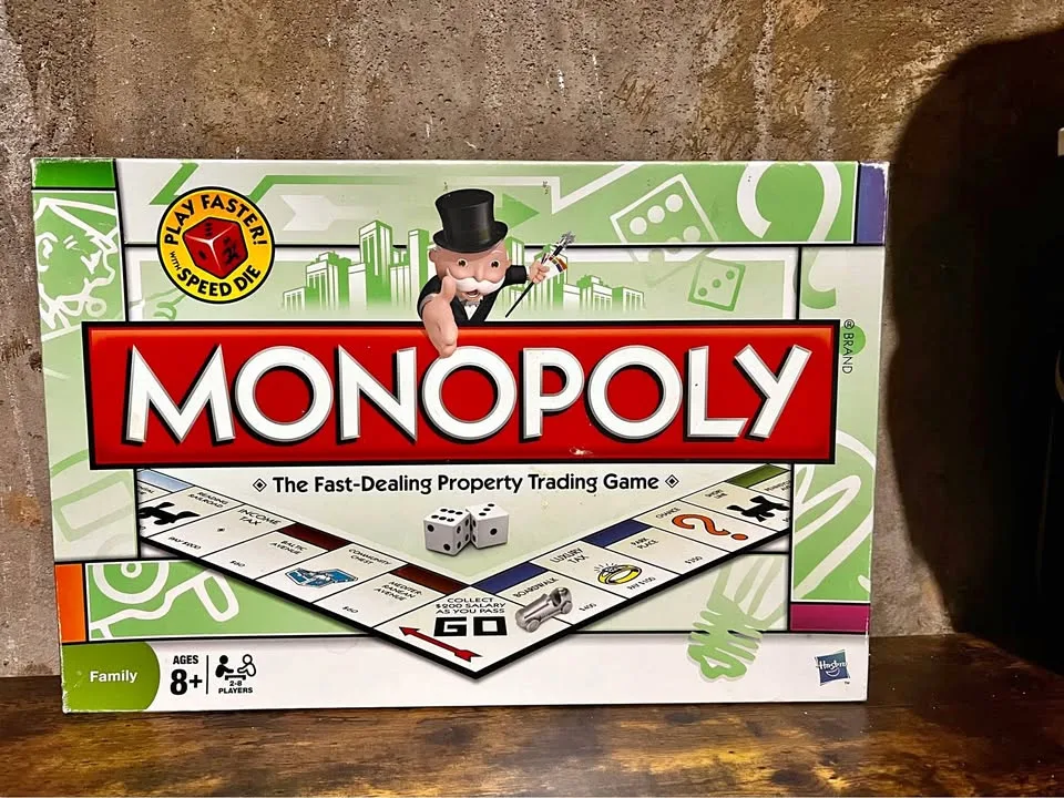 🧡 Monopoly family board game thumbnail