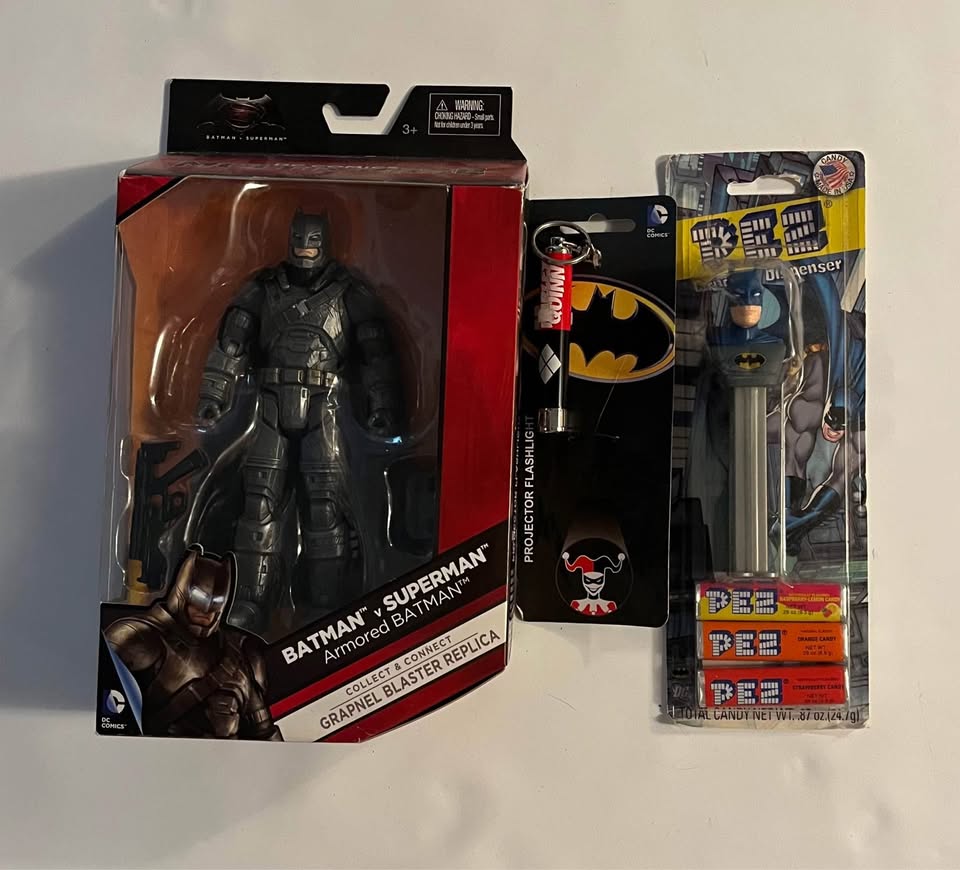 Batman DC Comics Collectibles Lot - photo 2