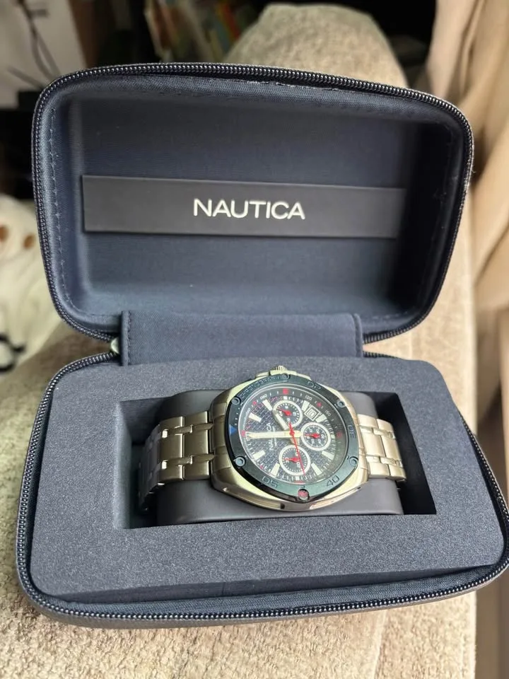 Man watch Nautica image indicator(2)
