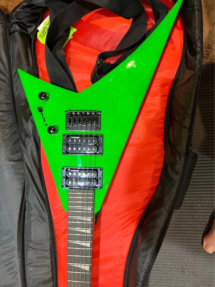 Jackson electric Junior V guitar green with Gig Bag image indicator(3)