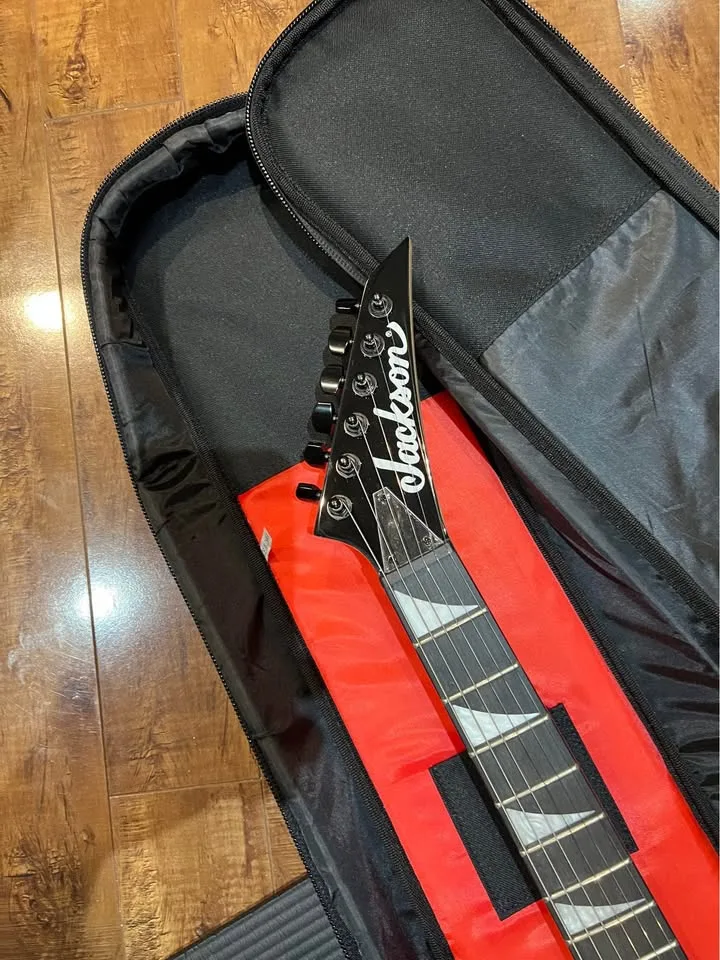 Jackson electric Junior V guitar green with Gig Bag image indicator(4)