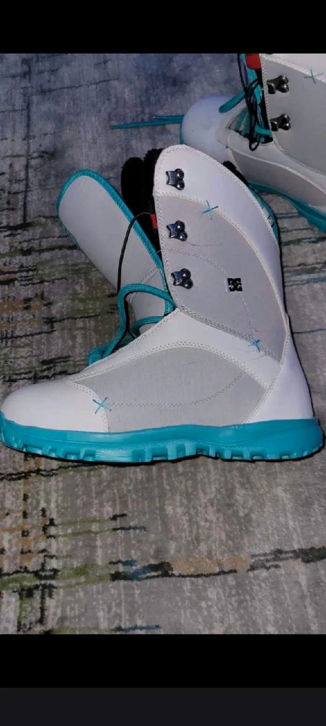 DC WOMENS SNOWBOARD BOOTS- US 8.5/ UK 6.5. Best offer!