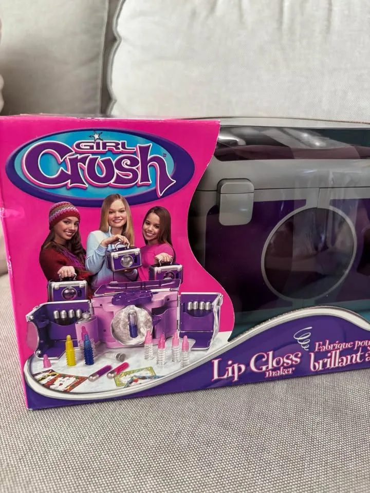 Y2K Girl Crush Lip Gloss Maker BNIB image indicator(2)