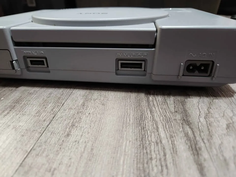 PlayStation 1 model scph5501 Final Fantasy 7 bundle image indicator(3)