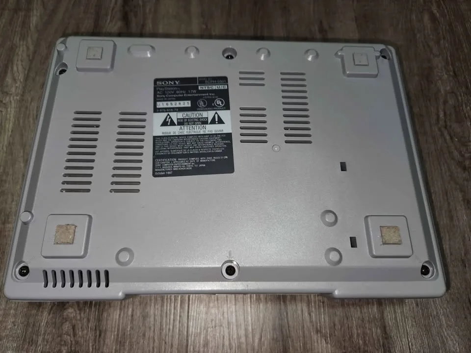 PlayStation 1 model scph5501 Final Fantasy 7 bundle image indicator(4)