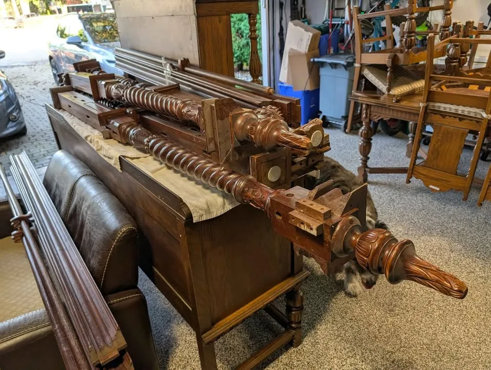 Queen Canopy Bed Ornate Hardcarved hardwood image indicator(5)