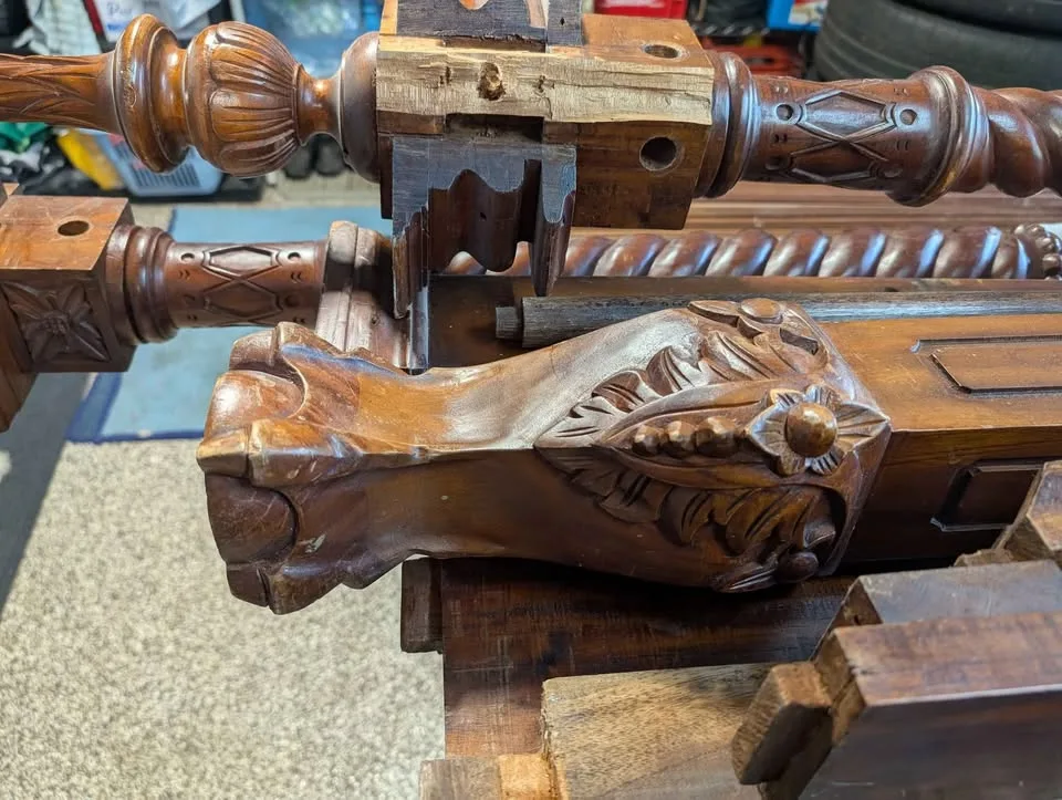 Queen Canopy Bed Ornate Hardcarved hardwood image indicator(6)