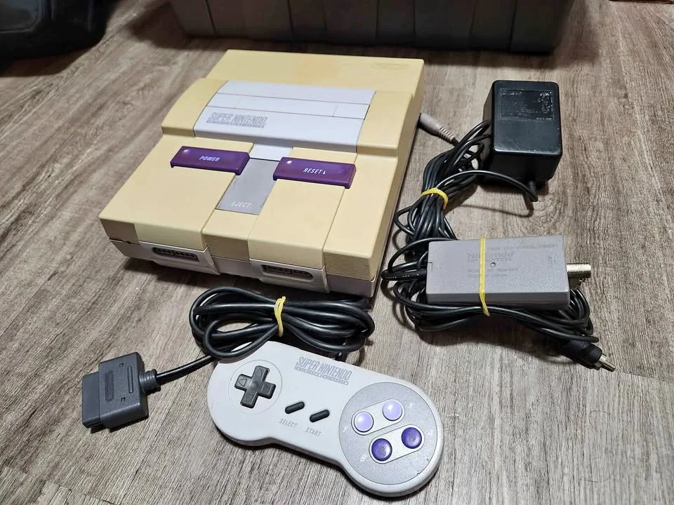 SNES Console + 1 Controller + AC Adapter/AV cable - Tested thumbnail