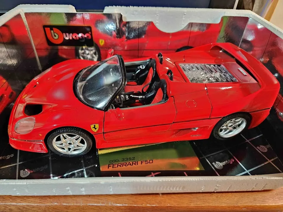 Bburago 1995 Ferrari F50 1/18 Gold Collection – In Box thumbnail