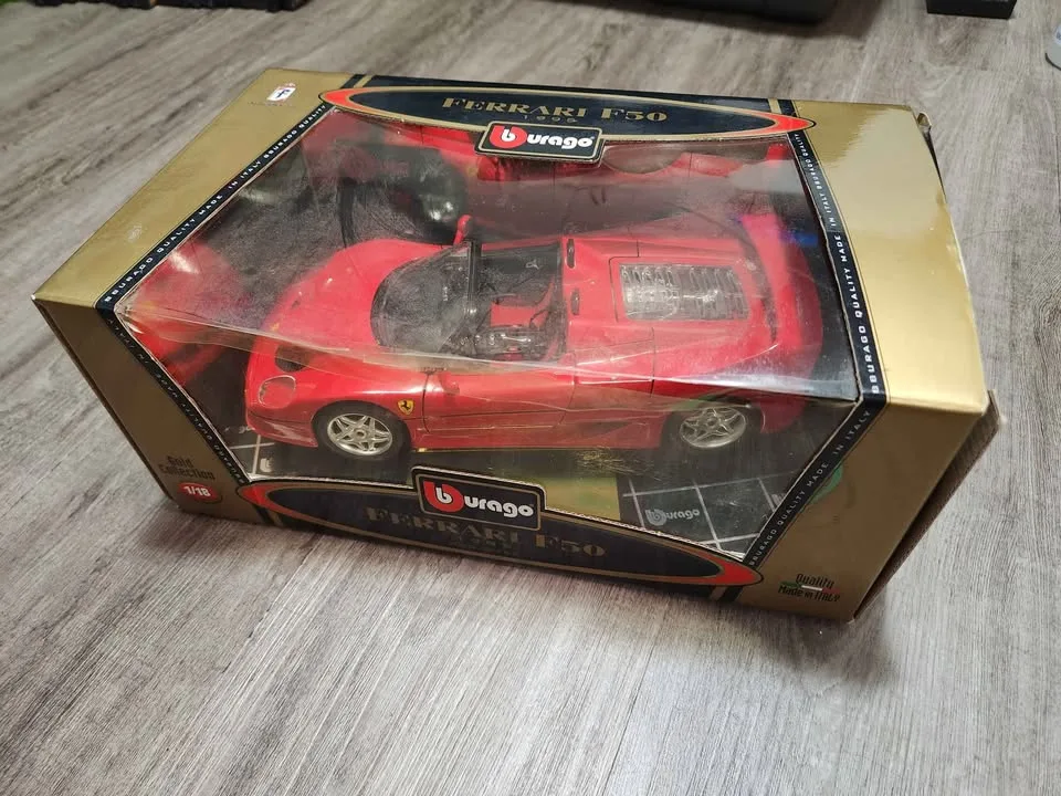 Bburago 1995 Ferrari F50 1/18 Gold Collection – In Box image indicator(4)