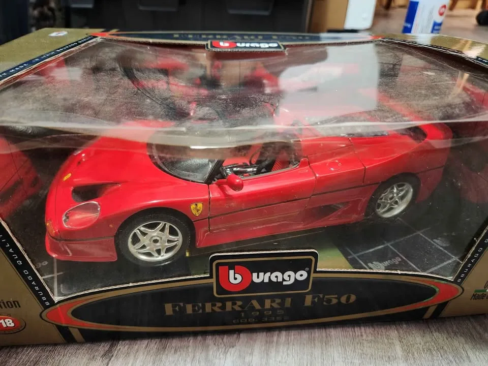 Bburago 1995 Ferrari F50 1/18 Gold Collection – In Box image indicator(5)