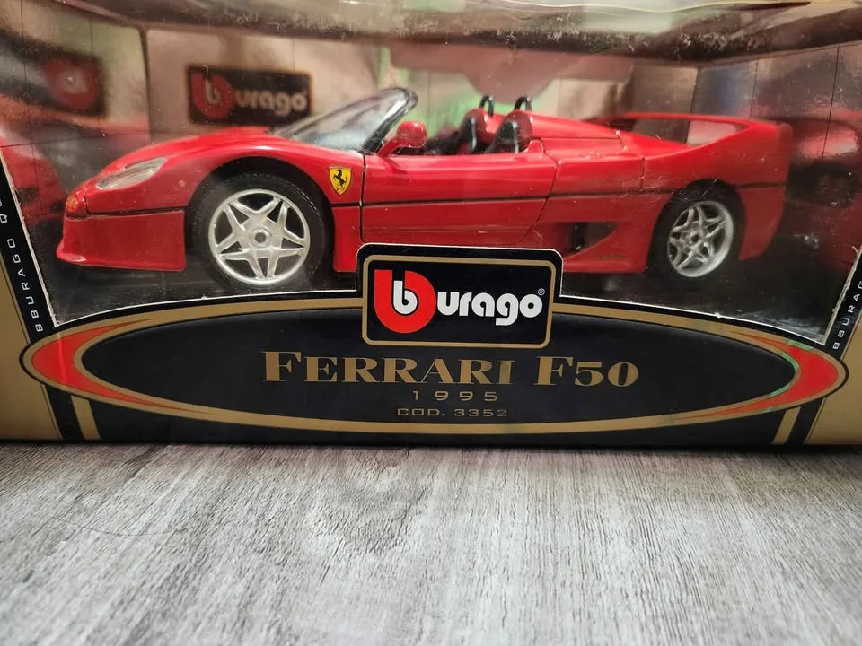Bburago 1995 Ferrari F50 1/18 Gold Collection – In Box image indicator(6)